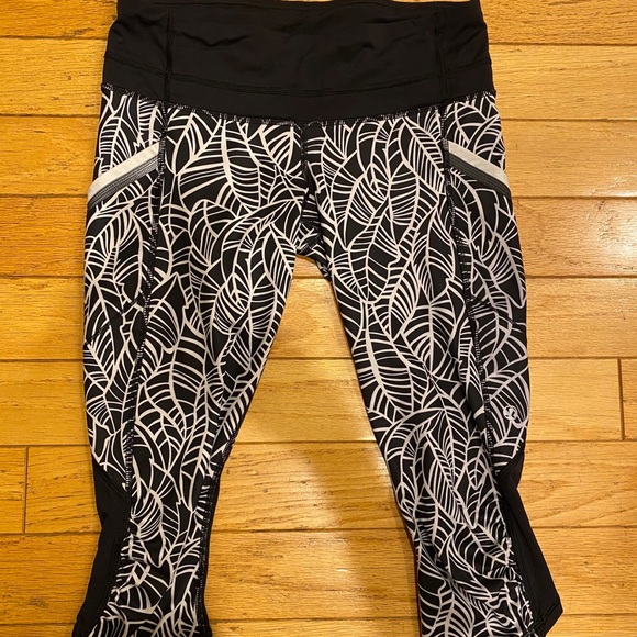 Lululemon Run A Marathon crops - Picture 1 of 1